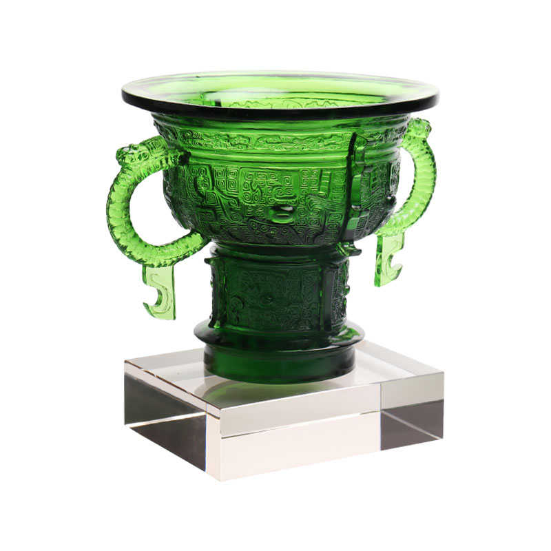 竜の耳のハンドルとトゲ模様の中国製三脚