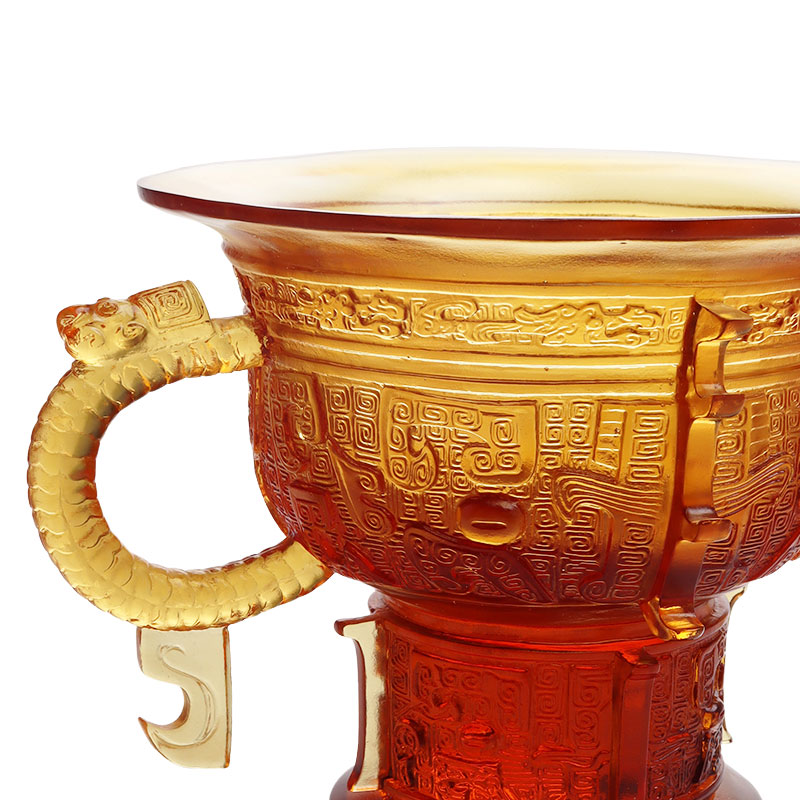 竜の耳のハンドルとトゲ模様の中国製三脚