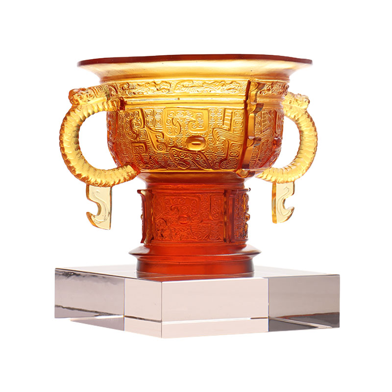 竜の耳のハンドルとトゲ模様の中国製三脚