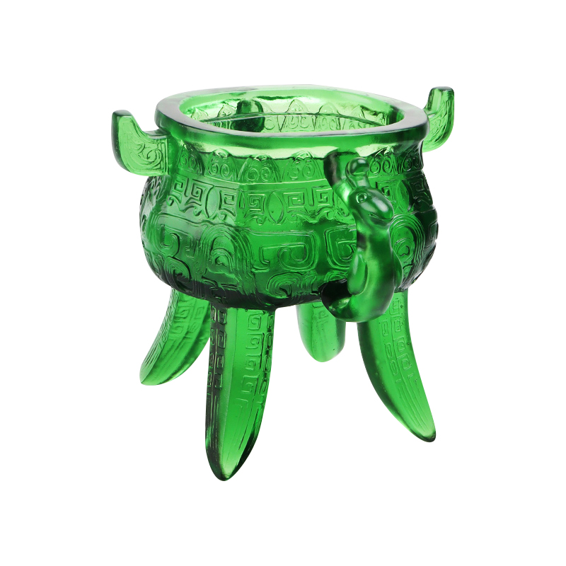 耳の形のハンドルが付いたエメラルドグリーンのクリスタルガラス三脚