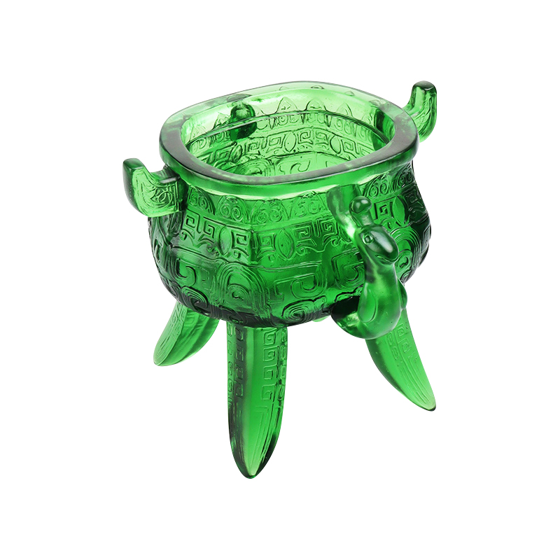 耳の形のハンドルが付いたエメラルドグリーンのクリスタルガラス三脚