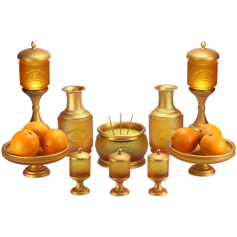 仏教寺院への富と宝をもたらすガラスの供物