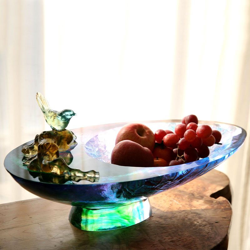 鳥の装飾が施されたクリスタルガラスのフルーツボウル
