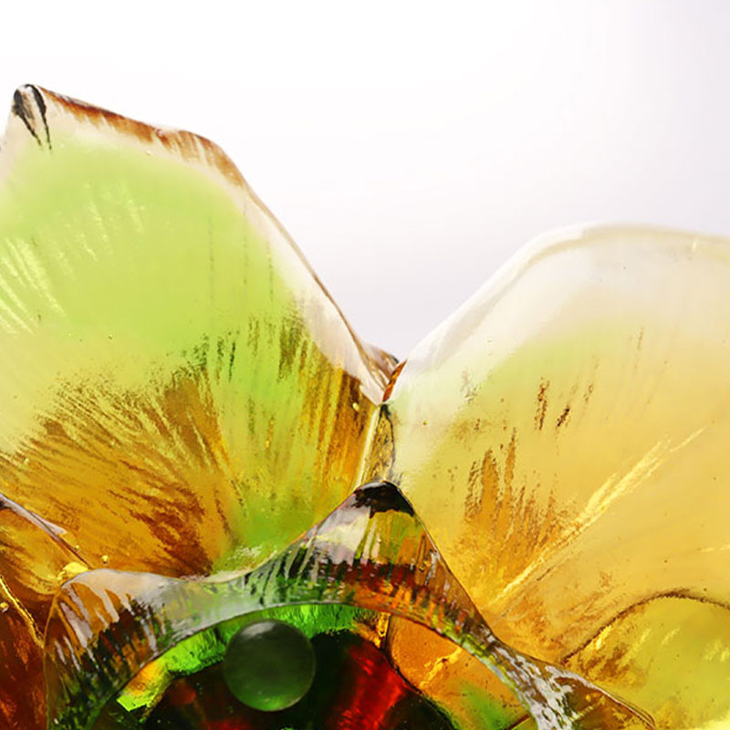 ガラスの花びら型キャンドルホルダー