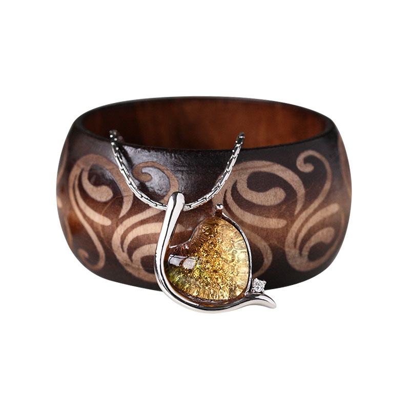 ガラスペンダントを象嵌したエレガントなシルバーカラーのブレスレット