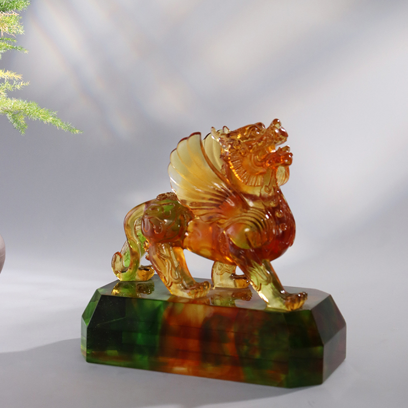 透き通った色釉の獣の置物