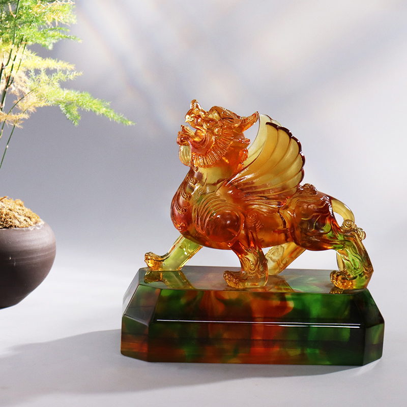 透き通った色釉の獣の置物