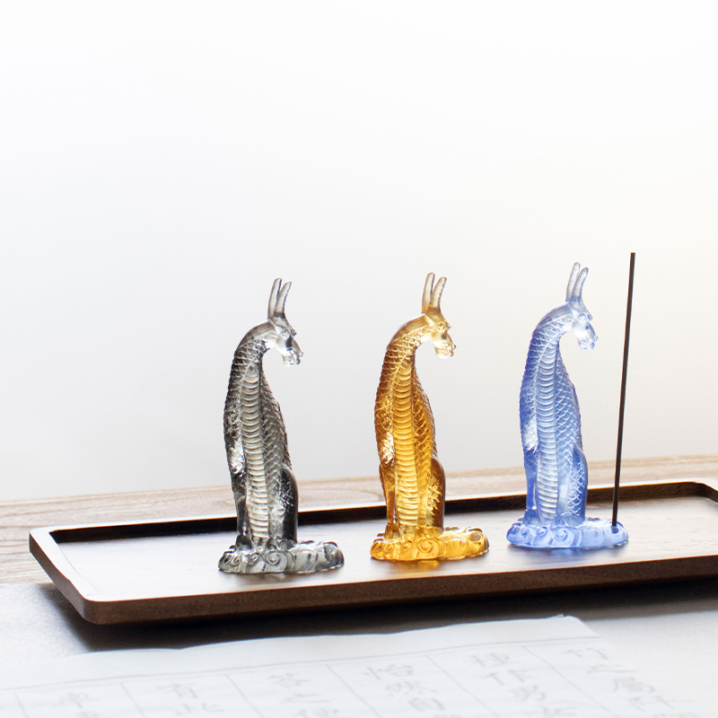 ガラスのキリン線香立て