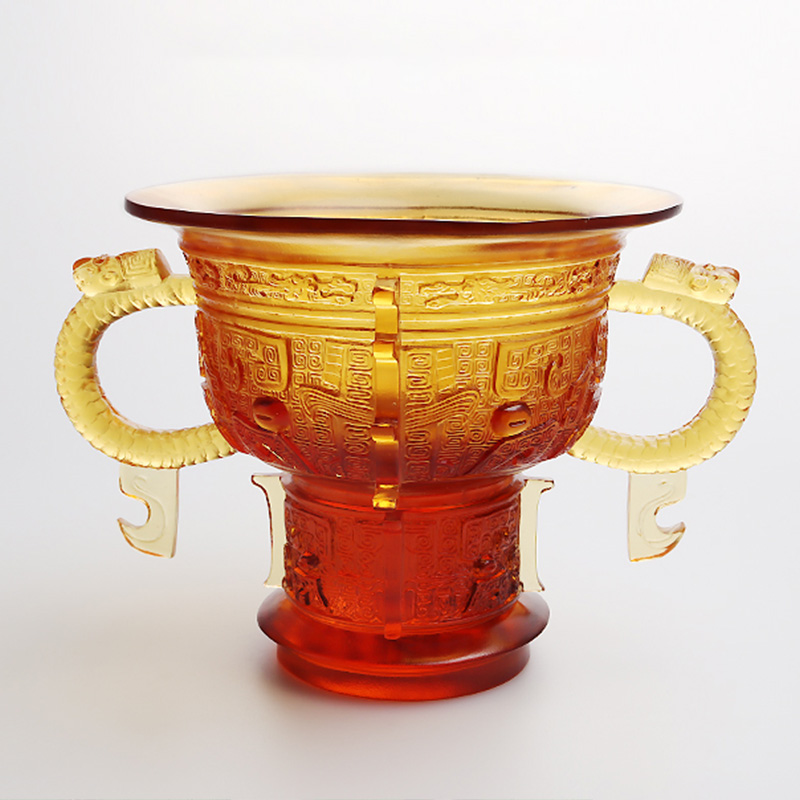 竜の耳のハンドルとトゲ模様の中国製三脚