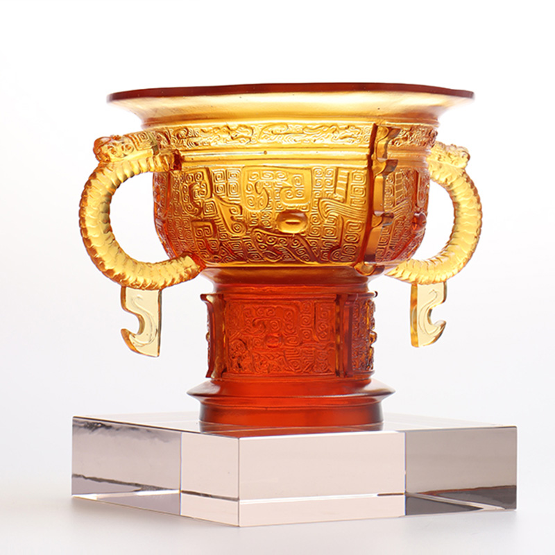 竜の耳のハンドルとトゲ模様の中国製三脚