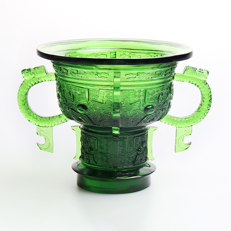 竜の耳のハンドルとトゲ模様の中国製三脚