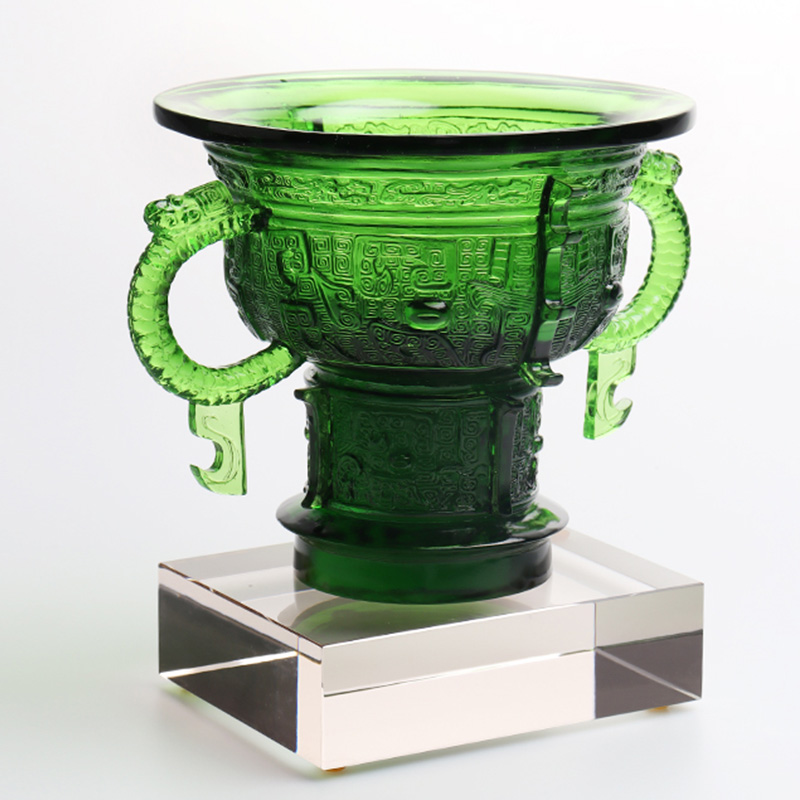 竜の耳のハンドルとトゲ模様の中国製三脚