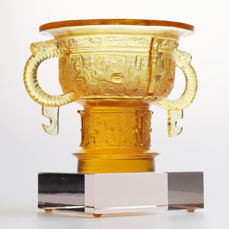 竜の耳のハンドルとトゲ模様の中国製三脚