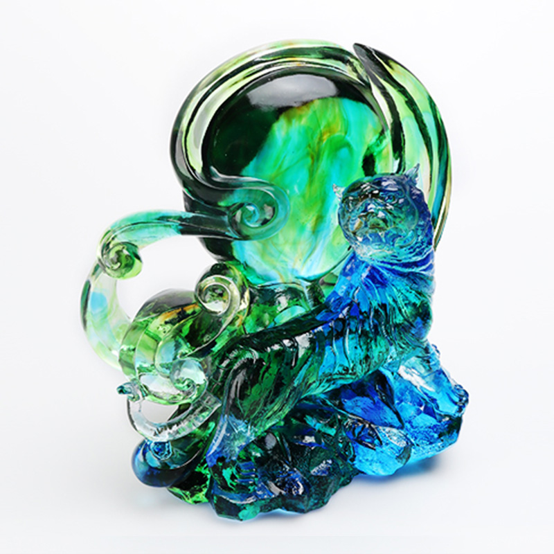 青緑色の透明クリスタルガラスの虎の置物