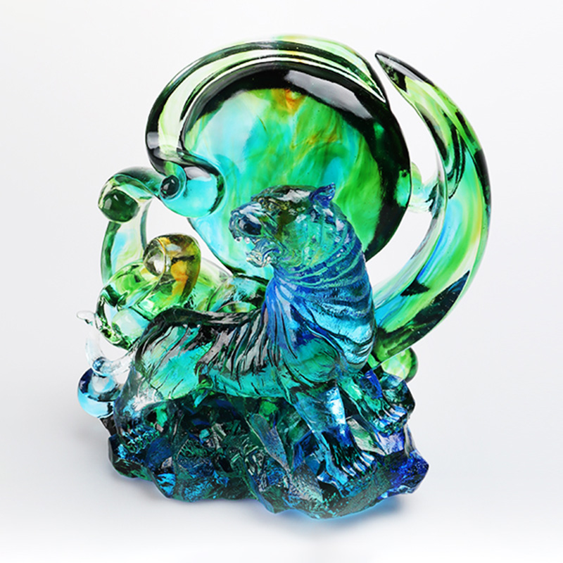青緑色の透明クリスタルガラスの虎の置物